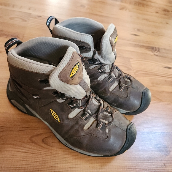 KEEN Men's Brown Hiking Boots - Picture 13 of 13